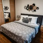 Apartment Ah Radnica Iv *