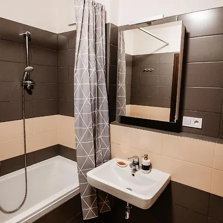 Ah Radnica Iv Free Parking *