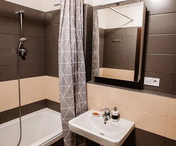 Ah Radnica Iv Free Parking *